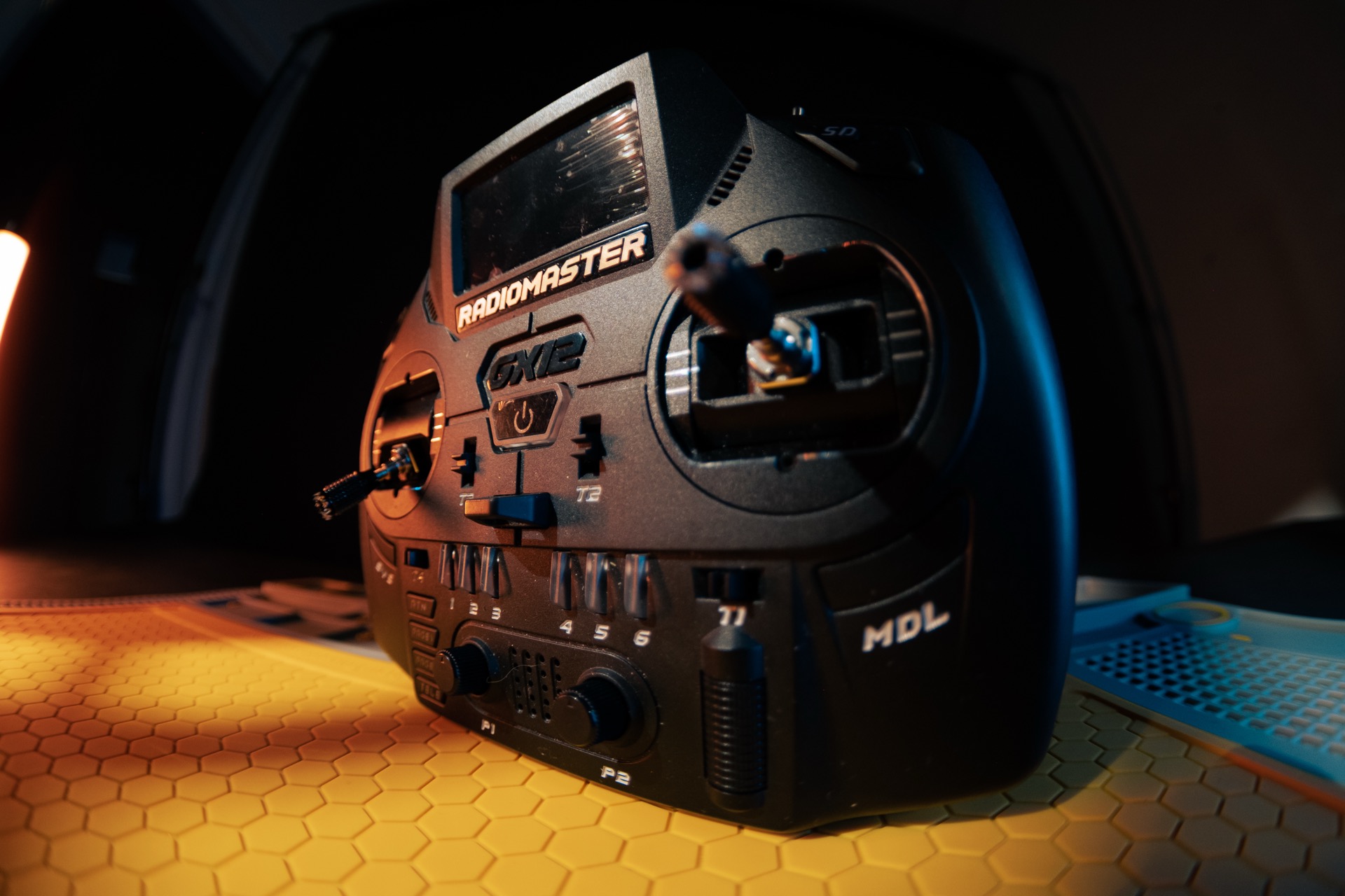 Аппаратура RadioMaster GX12 крупным планом